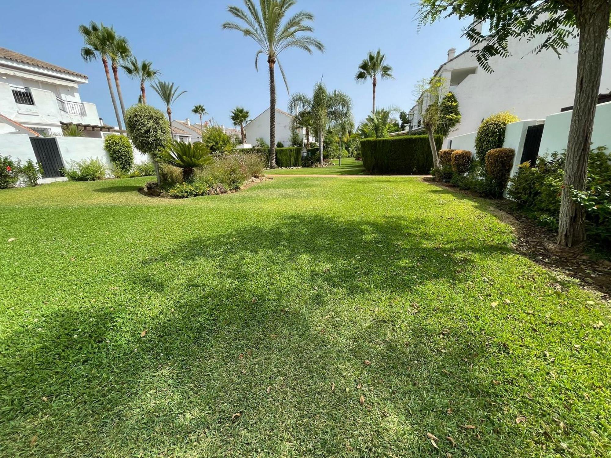 Apartamentos Naranjos Del Sol Marbella Exterior photo